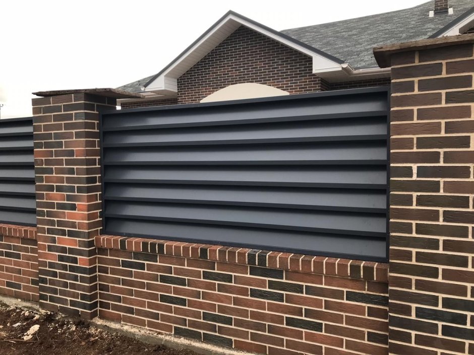 Забор из клинкерного кирпича