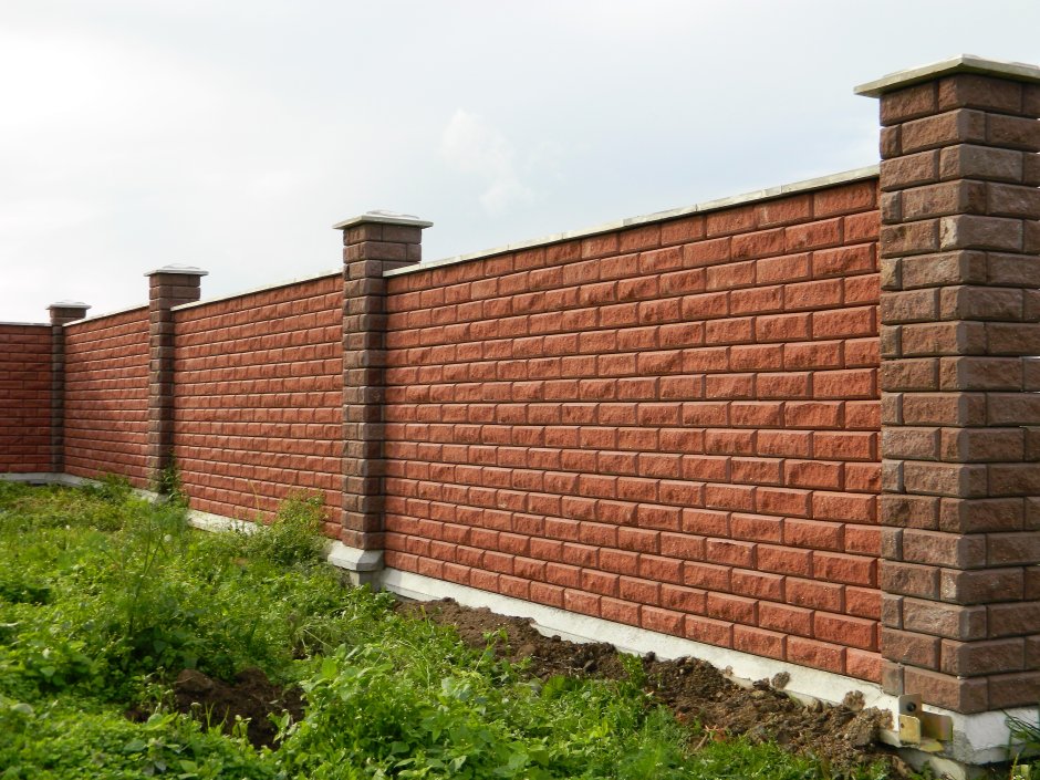 Кирпичный забор