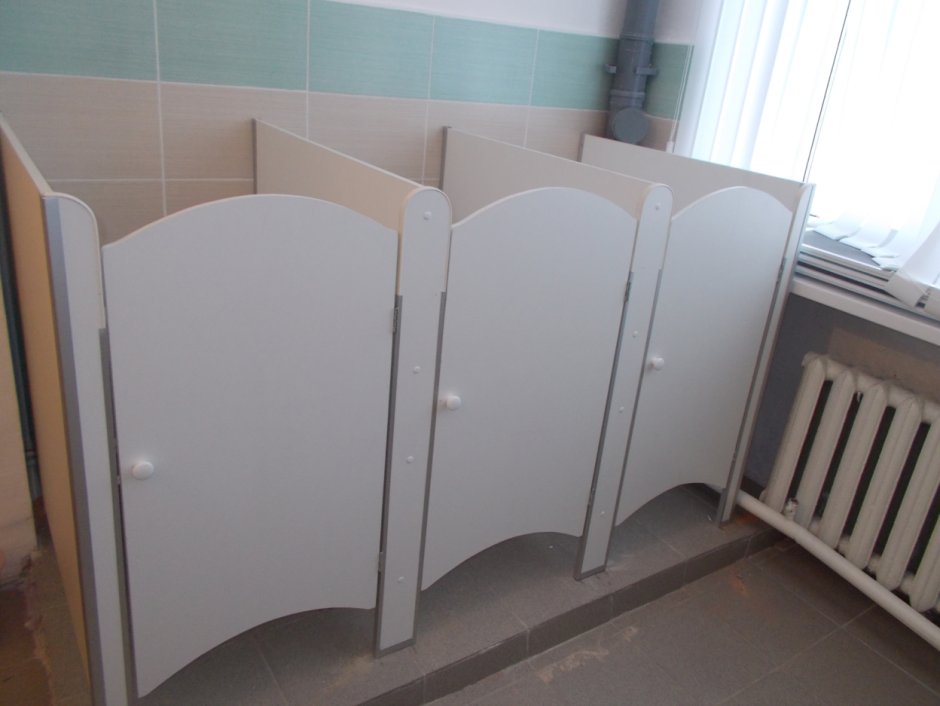 Сантехнические перегородки для детского сада