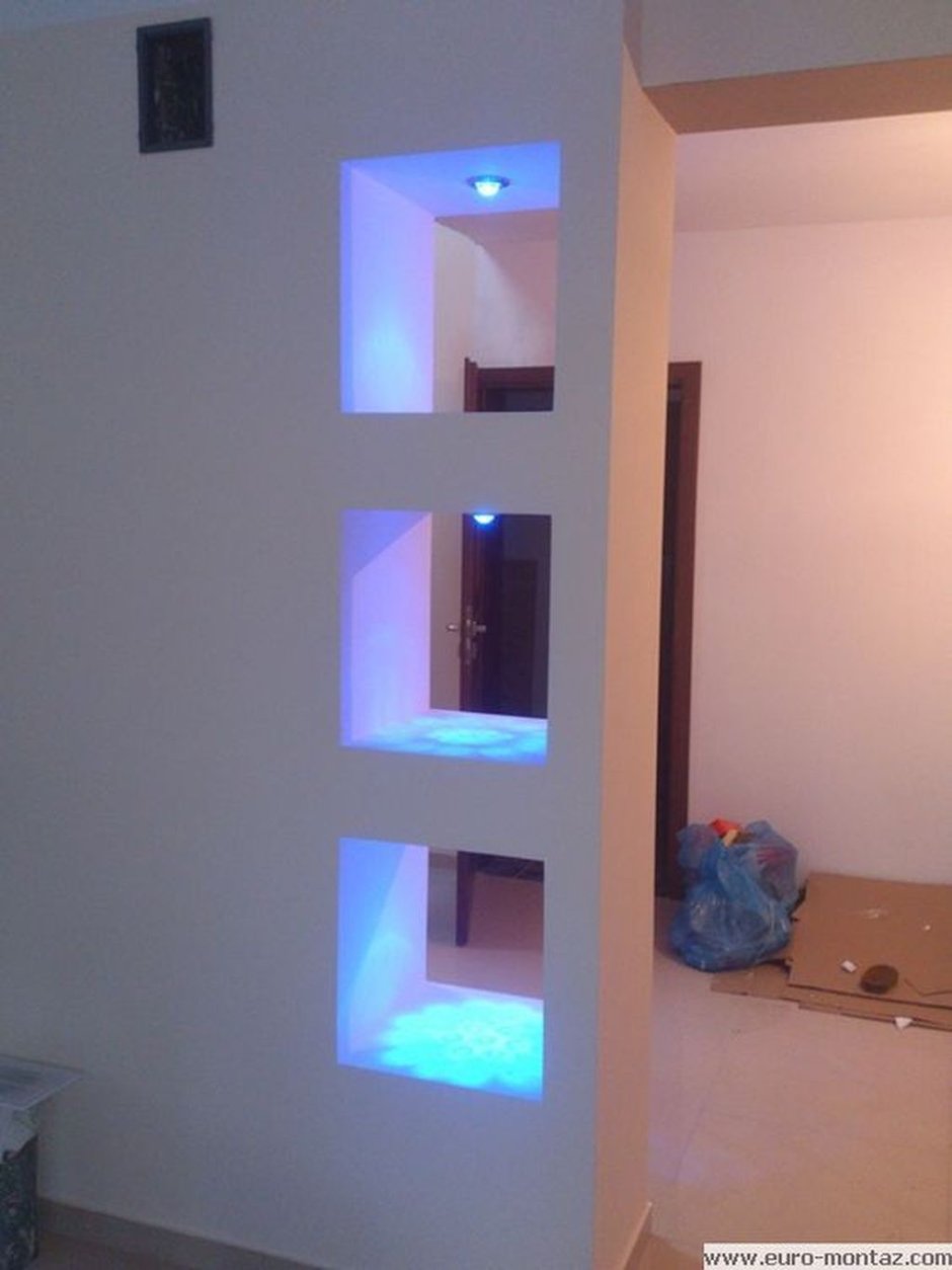 Перегородка из гипсокартона с полками