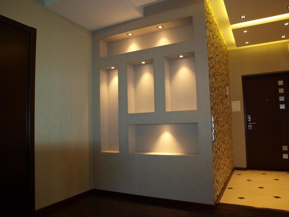 Ниши с подсветкой в коридоре