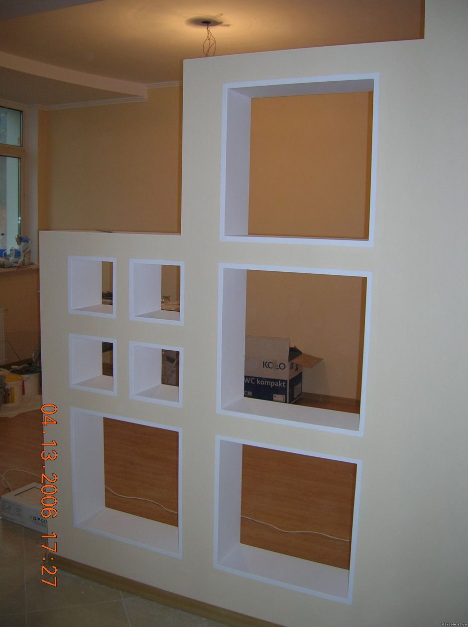 Перегородка с гипсокартона с окошками