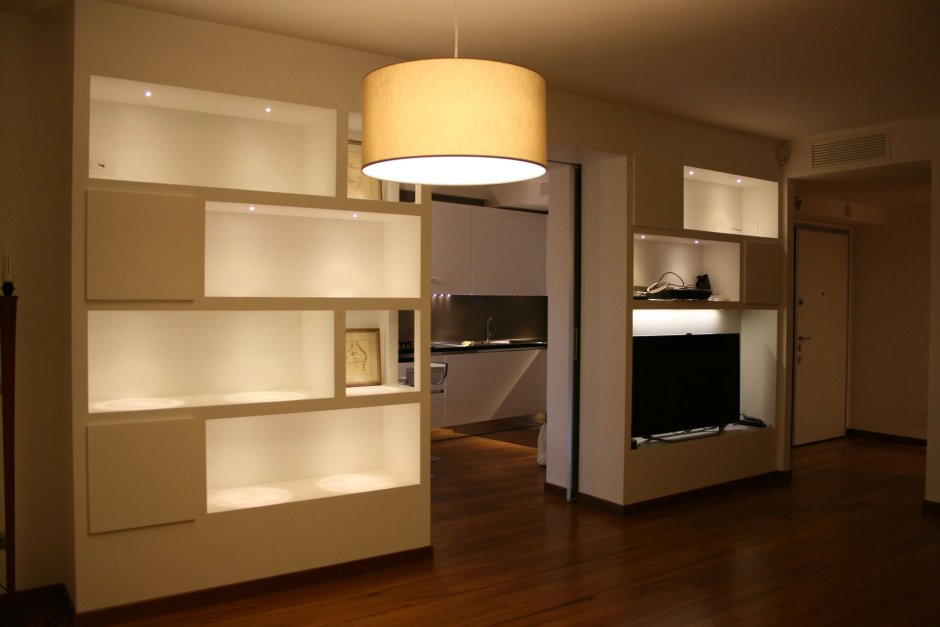 Шкаф из гипсокартона в гостиной