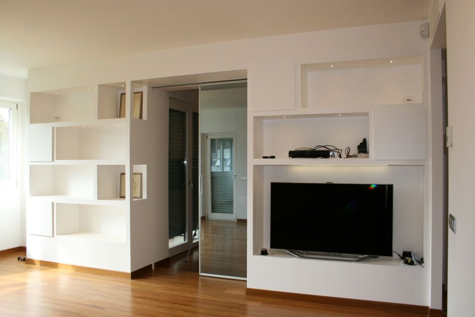 Межкомнатная перегородка с телевизором