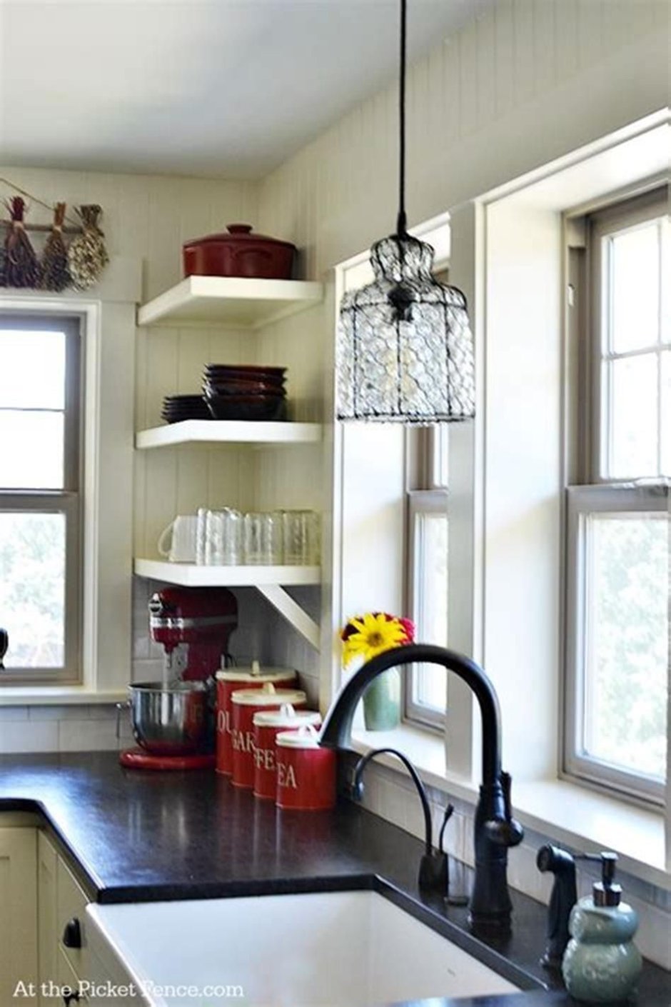 Светильник над мойкой