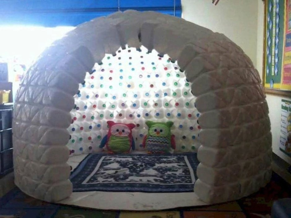 Детский домик из пластиковых бутылок