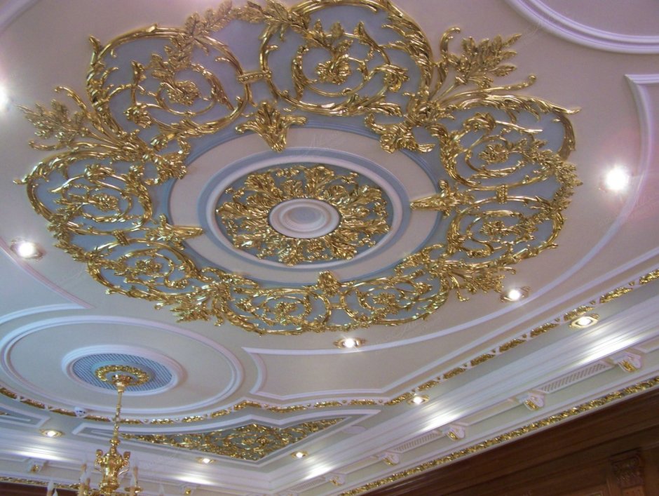 Потолок из гипсокартона для зала классика