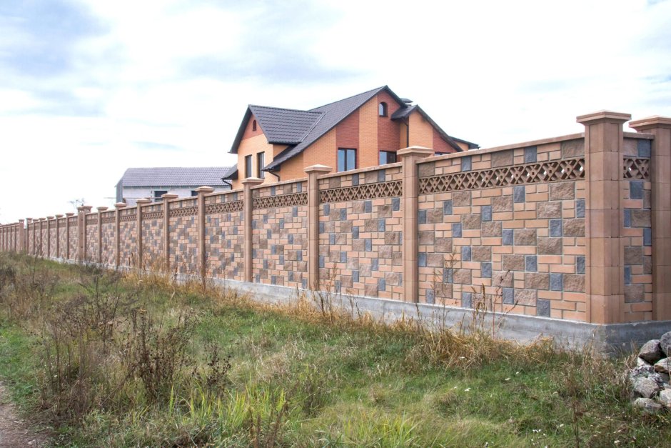Забор из Альминского блока