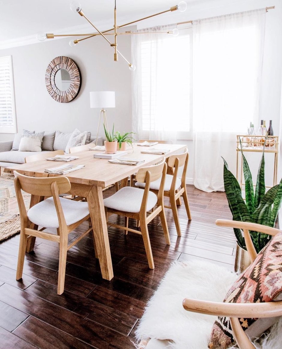Круглый стол в скандинавском стиле