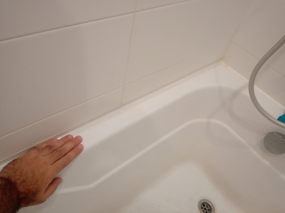 Керамический плинтус для ванной