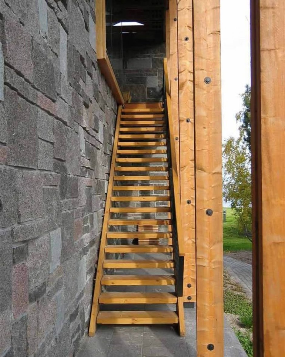 Уличная лестница на чердак