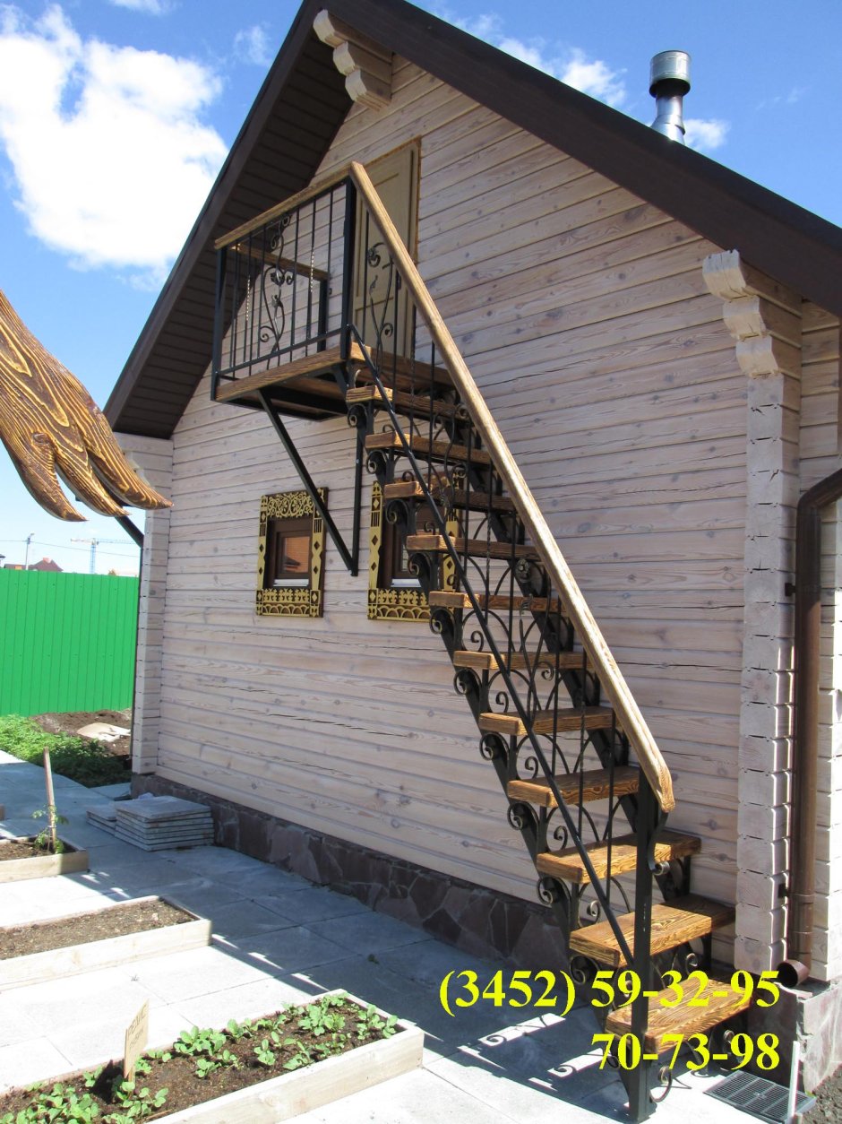 Наружная лестница на мансарду
