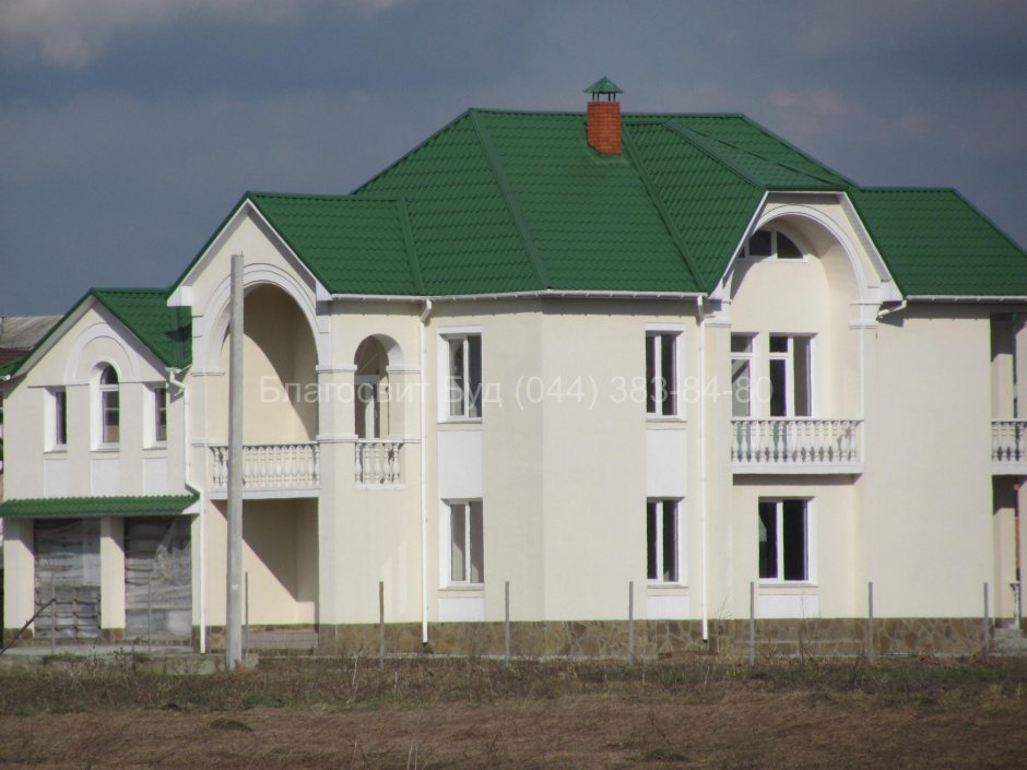 Дом с зеленой крышей
