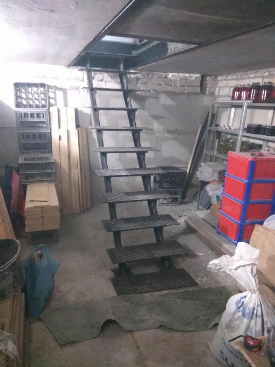 Погреб в гараже