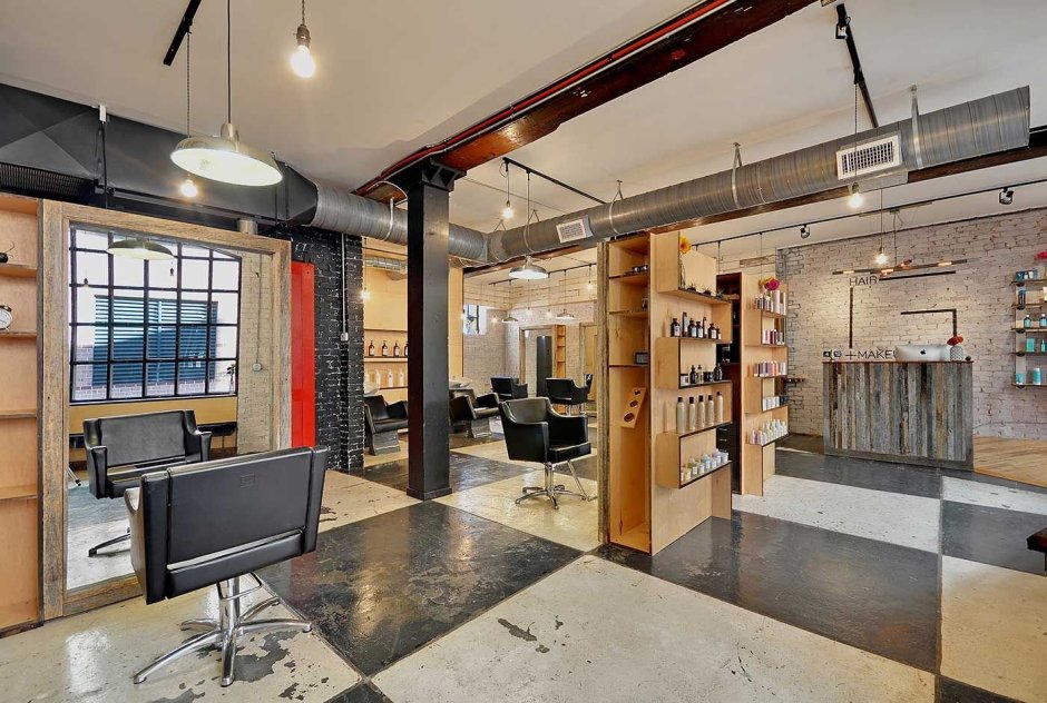 Потолок в салоне красоты лофт