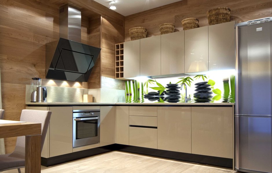 Разные материалы стен на угловой кухне