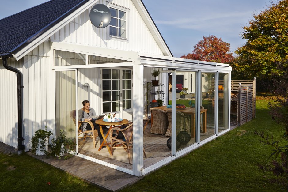 Веранда к дому полузакрытая