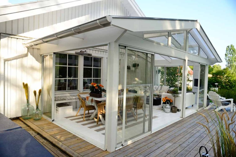 Застекленная веранда на крыше гаража