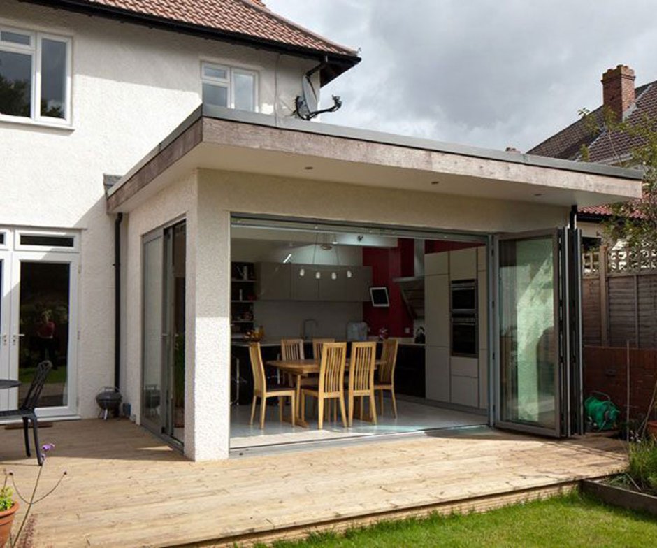 Дом с верандой и гаражом