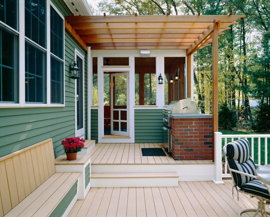 Открытое крыльцо с террасой