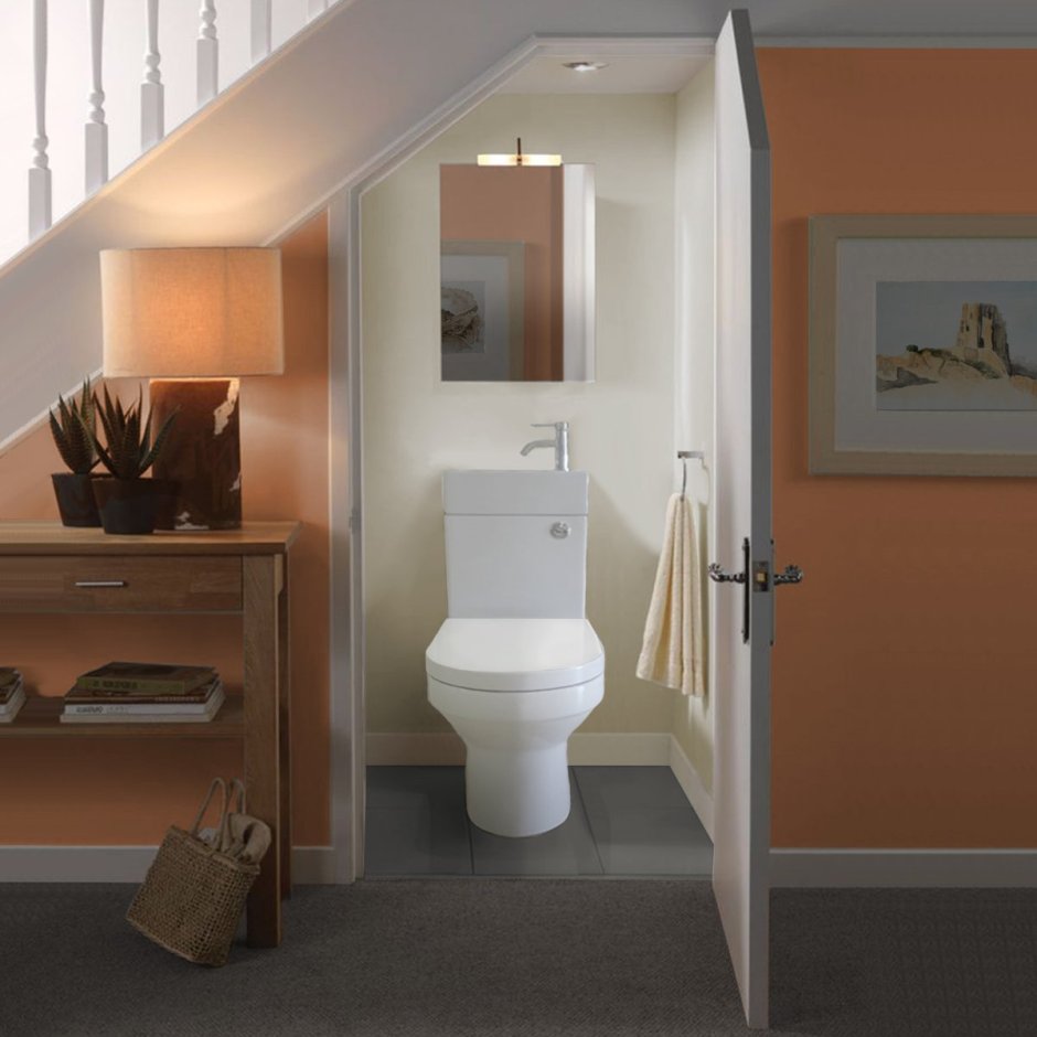 Санузел под лестницей