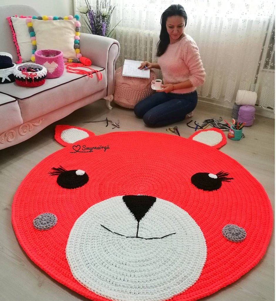 Вязаный коврик для детской