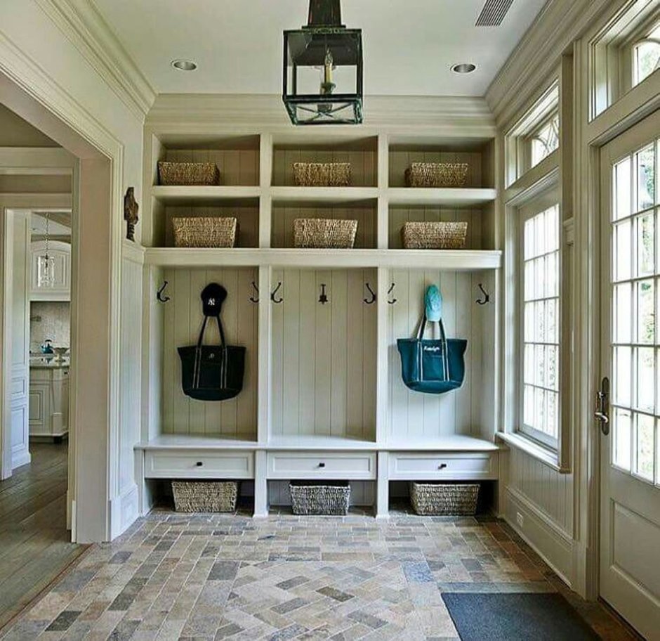 Прихожая в деревенском стиле