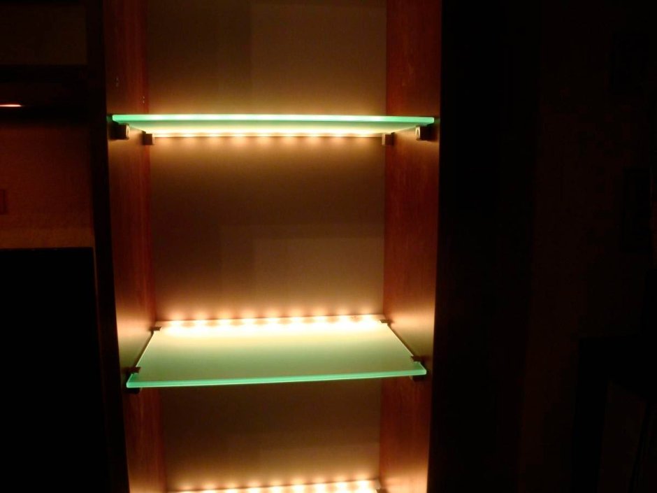 Шкаф с подсветкой полок светодиодный светильник Zeta GLASSLINE
