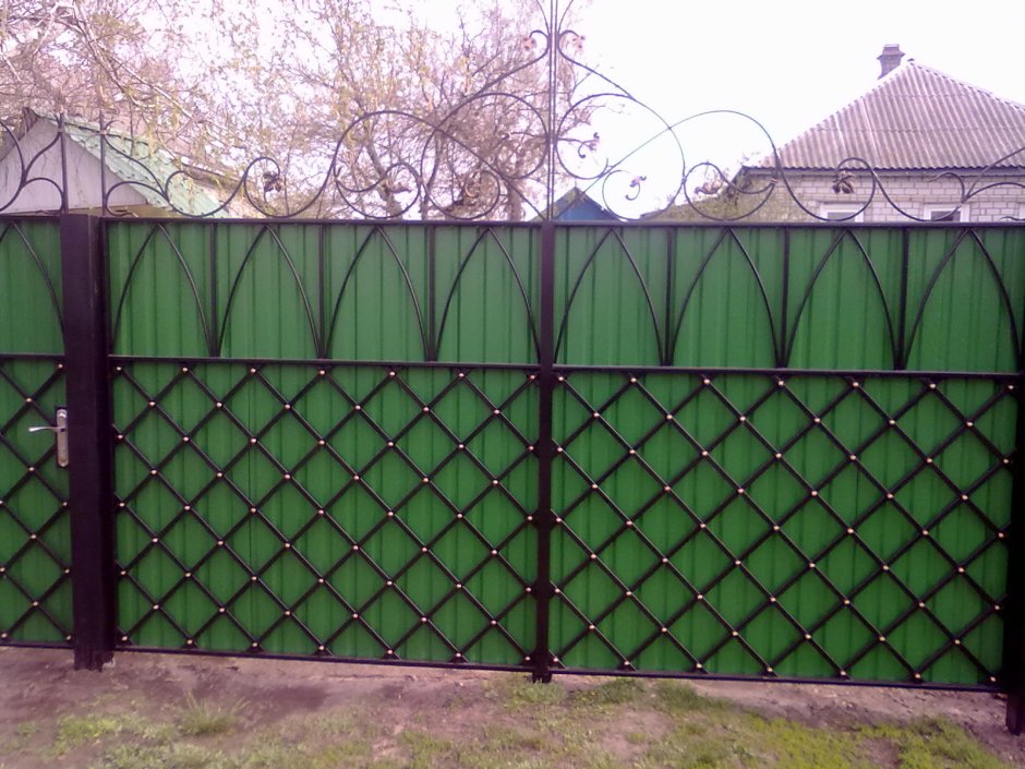 Металлические узорные калитки