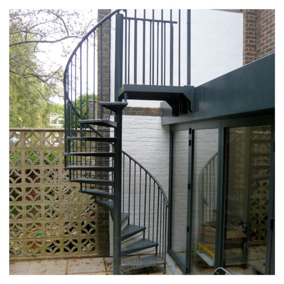 Лестница винтовая металлическая уличная