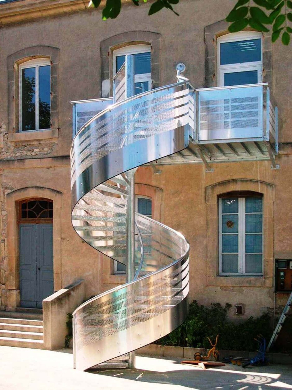 Наружная винтовая лестница