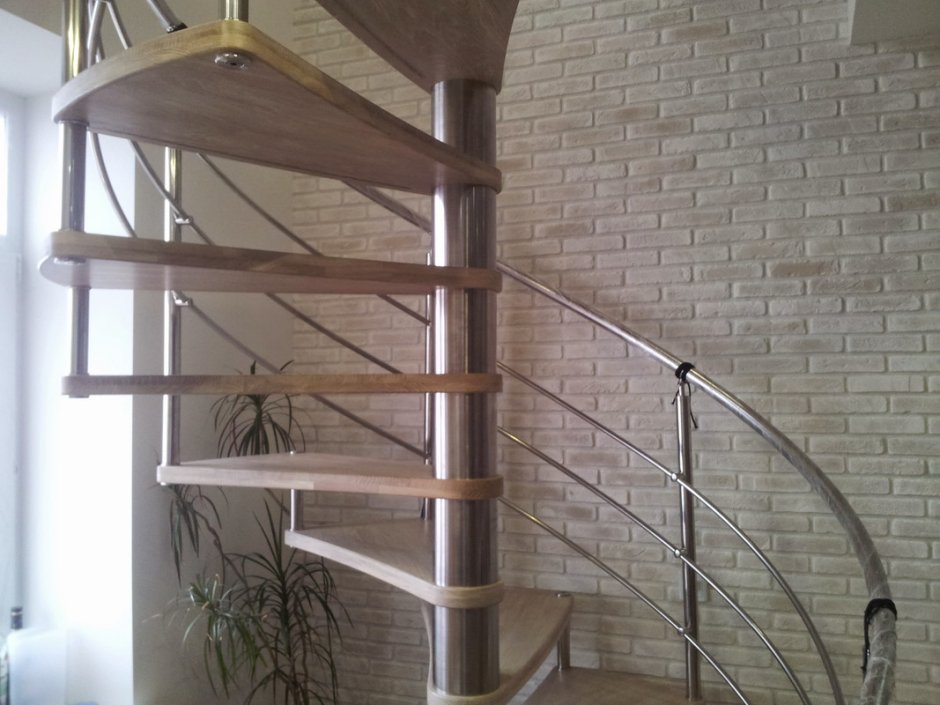 Стойка для винтовой лестницы