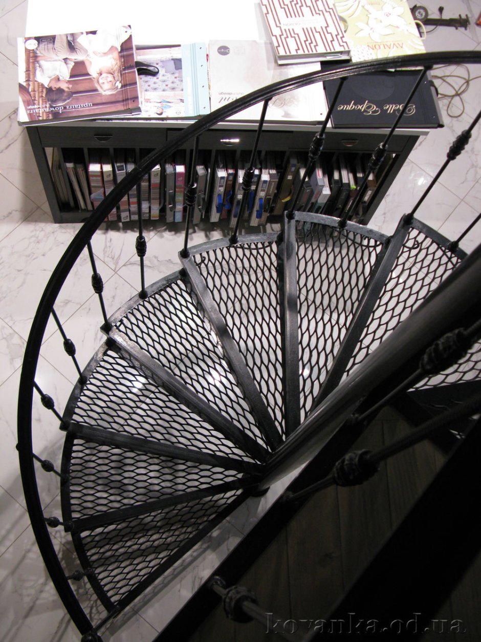 Лестница винтовая металлическая уличная