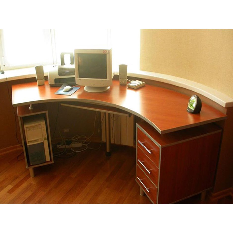 Полукруглый письменный стол