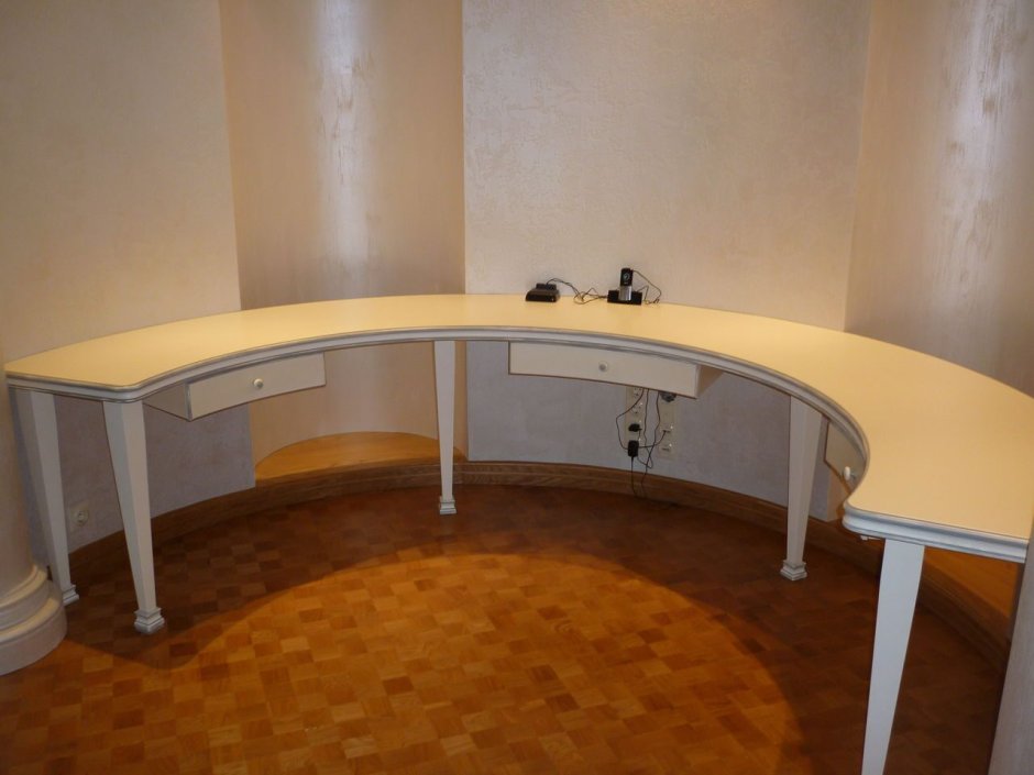 Стол письменный закругленный