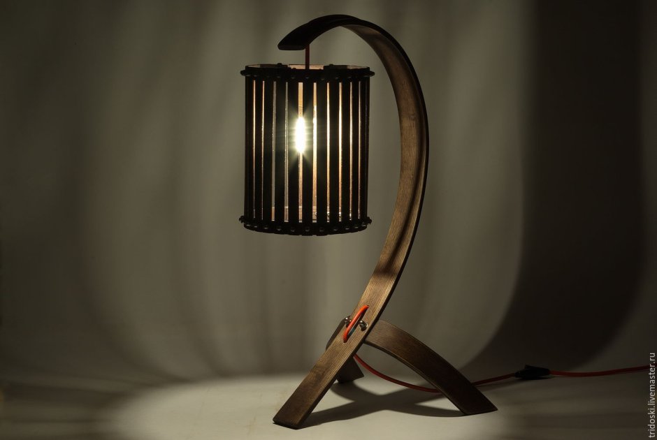 Настольная электрическая лампа