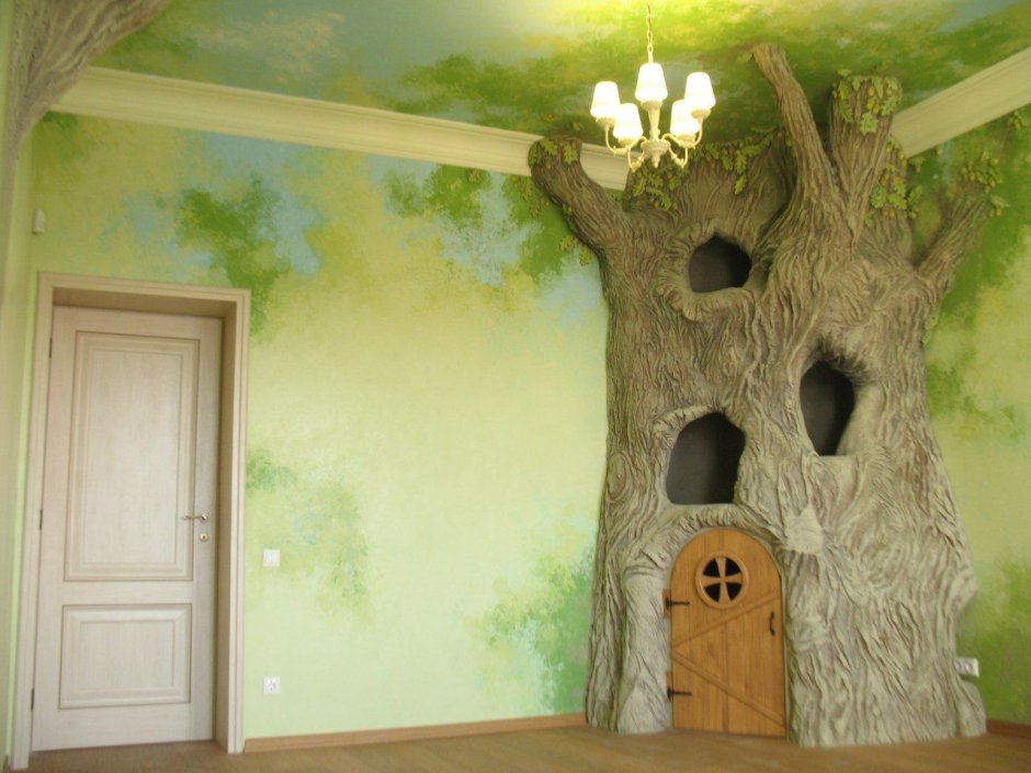 Дерево в интерьере детского сада