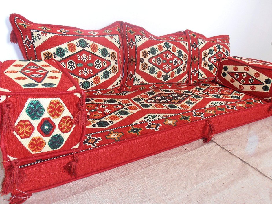 Арабский диван для туризма