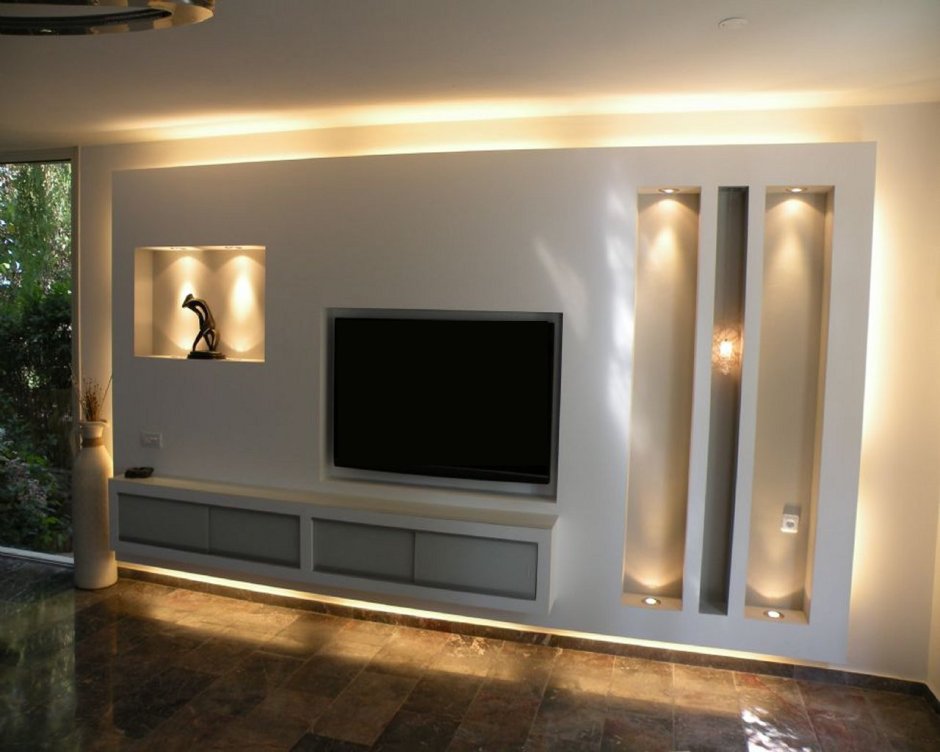 Телевизор в гипсокартонной нише