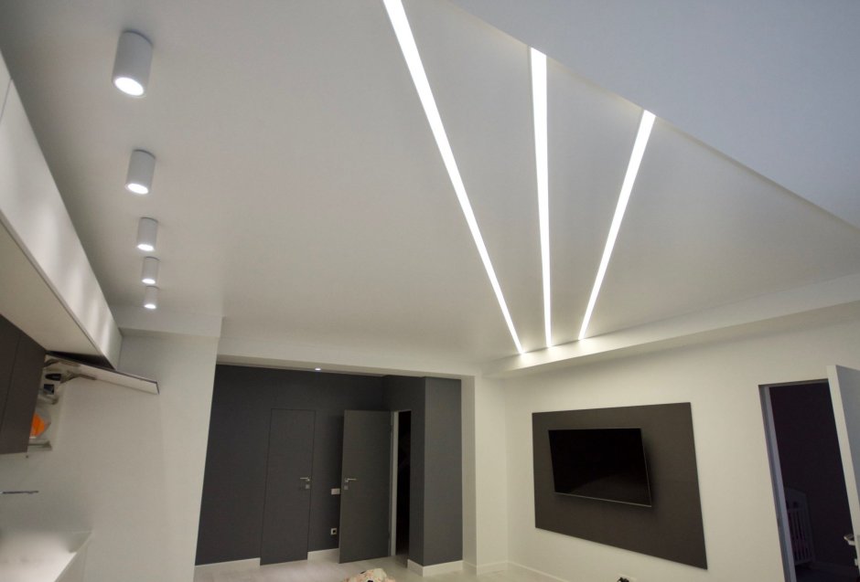 Световые линии в гостиной