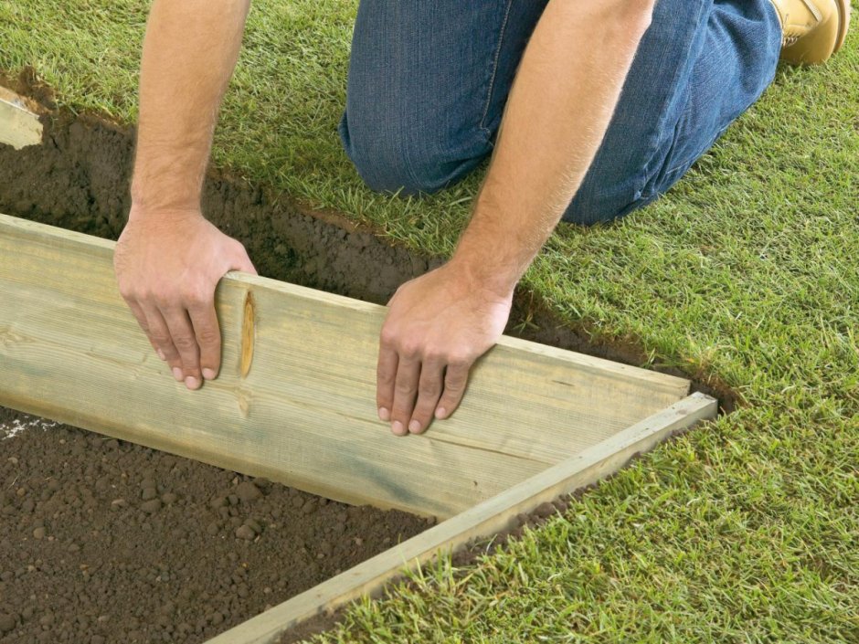 Деревянный бордюр для дорожки