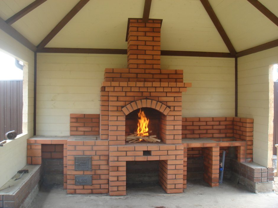 Уголок барбекю на даче