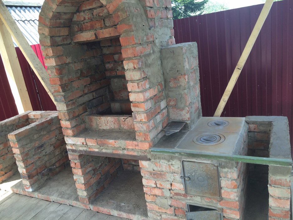 Барбекю из кирпича для беседки своими руками