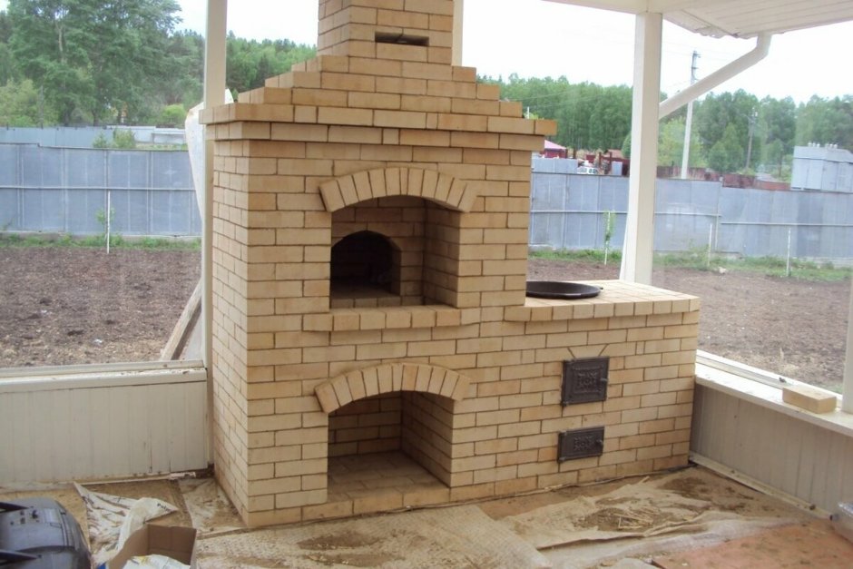 Барбекю из кирпича для беседки