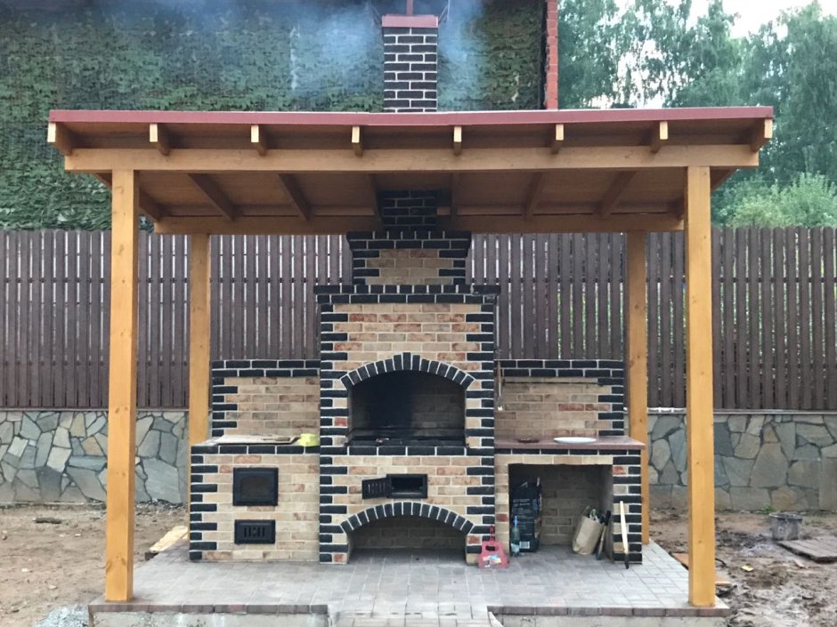 Зона барбекю с мангалом