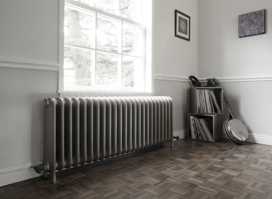 Черная чугунная батарея