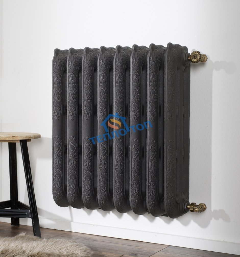 Черный чугунный радиатор в интерьере