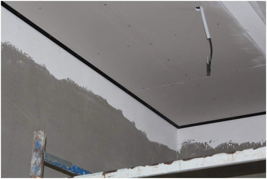 Теневой потолочный профиль