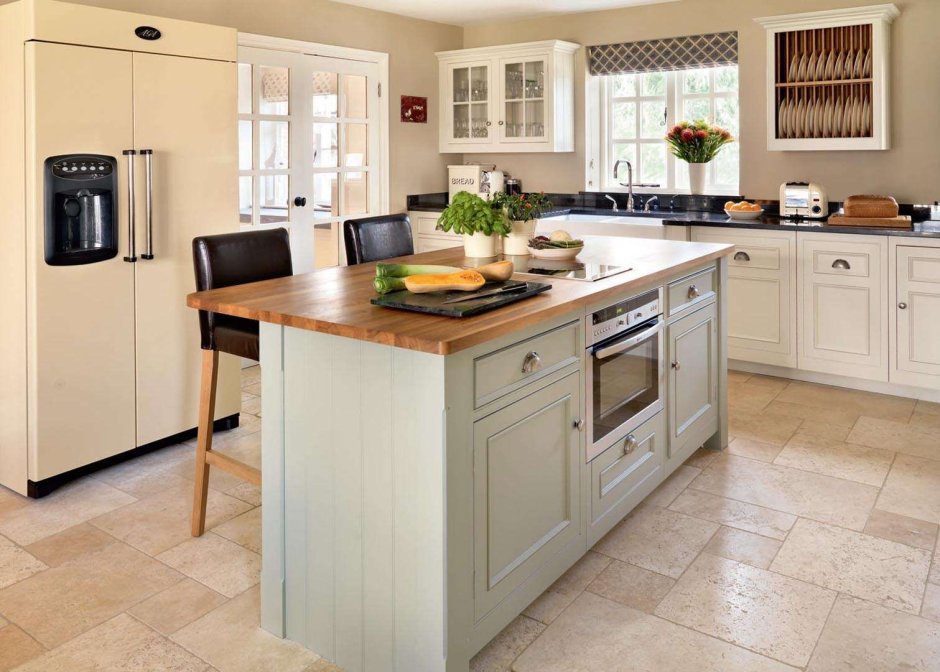 Кухонный остров с плитой и мойкой