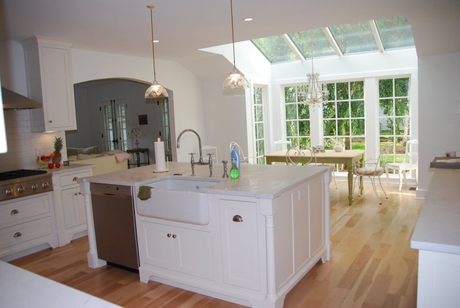 Кухонный остров с мойкой